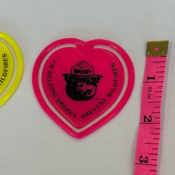 VINTAGE Set of 3 Smokey the Bear Neon Pink and‎ Yellow Heart Shaped Bookmarks - Picture 7 of 11